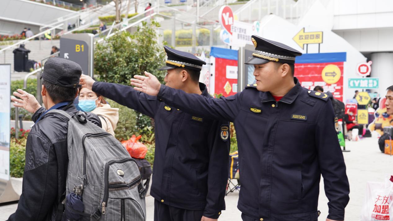 博业体育平台部分重点站点实行24小时保洁广州做好春运站场城市管理工作(图2)