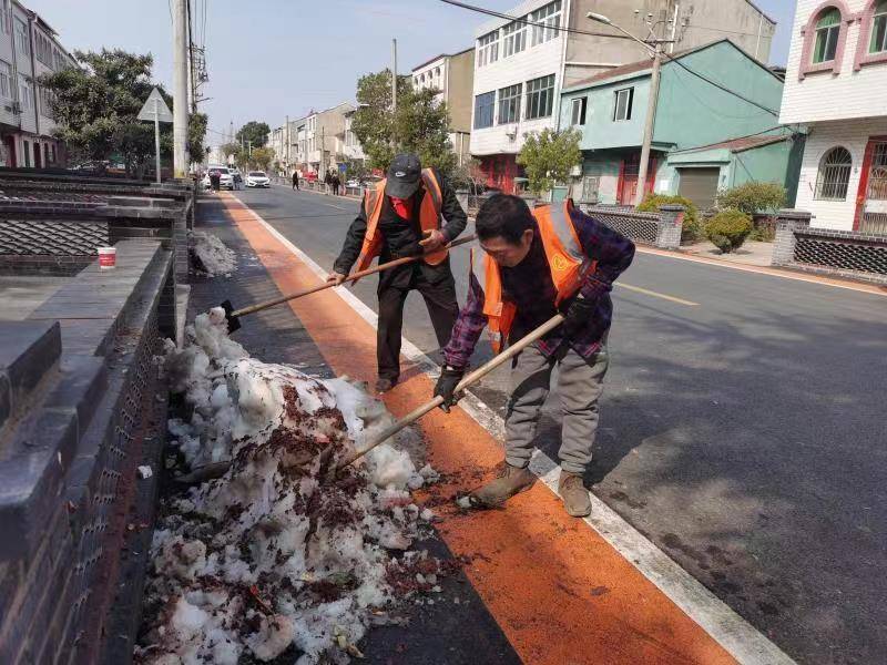 博业体育春节我在岗：云梦养护工人坚守岗位 公路保洁不停歇(图4)