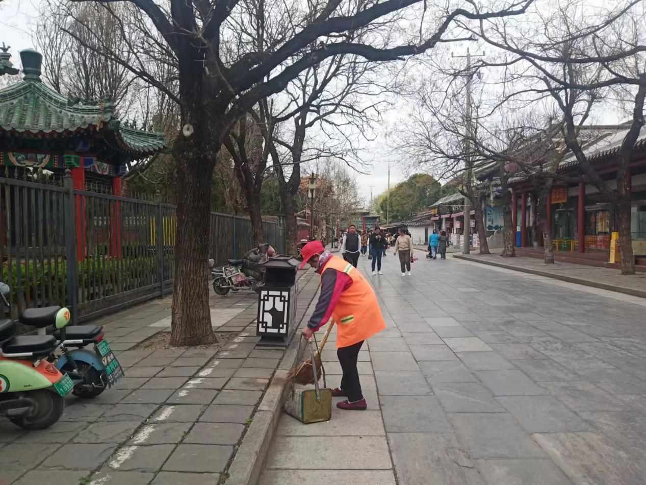 博业体育平台家政洁净城市 不负春光 曲阜全力做好清明假期环境卫生保障工作(图5)