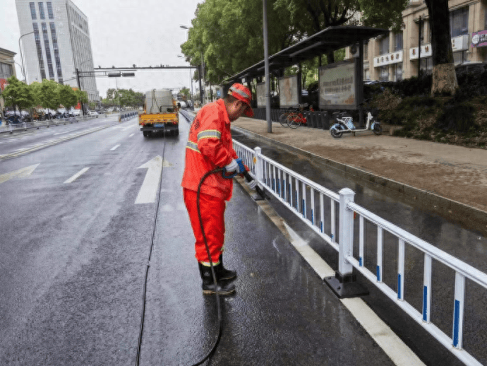 博业体育app博业体育平台钱塘河庄街道：环卫保洁精细化 城市颜值再提升(图1)